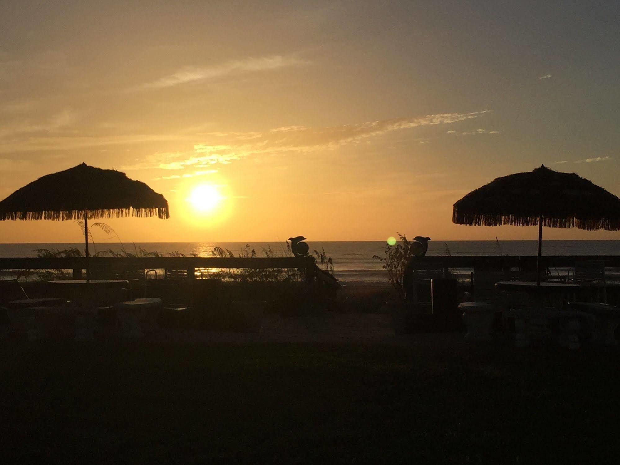 Surf Studio Beach Resort Cocoa Beach Extérieur photo